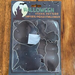 🆕 set of 4 Halloween cookie cutters